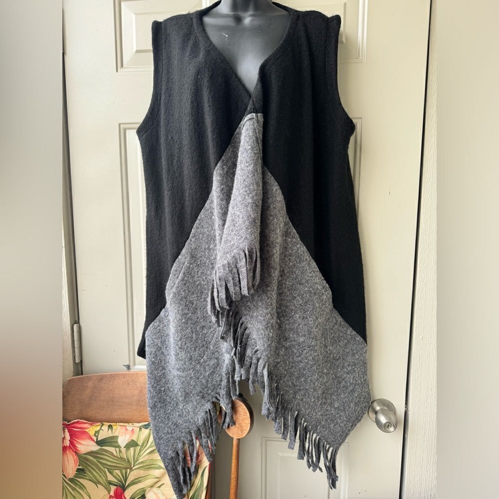 For Cynthia Womens Wool Sleeveless
Open Cardigan Sz XL Pockets Fringed NEW - Picture 1 of 10